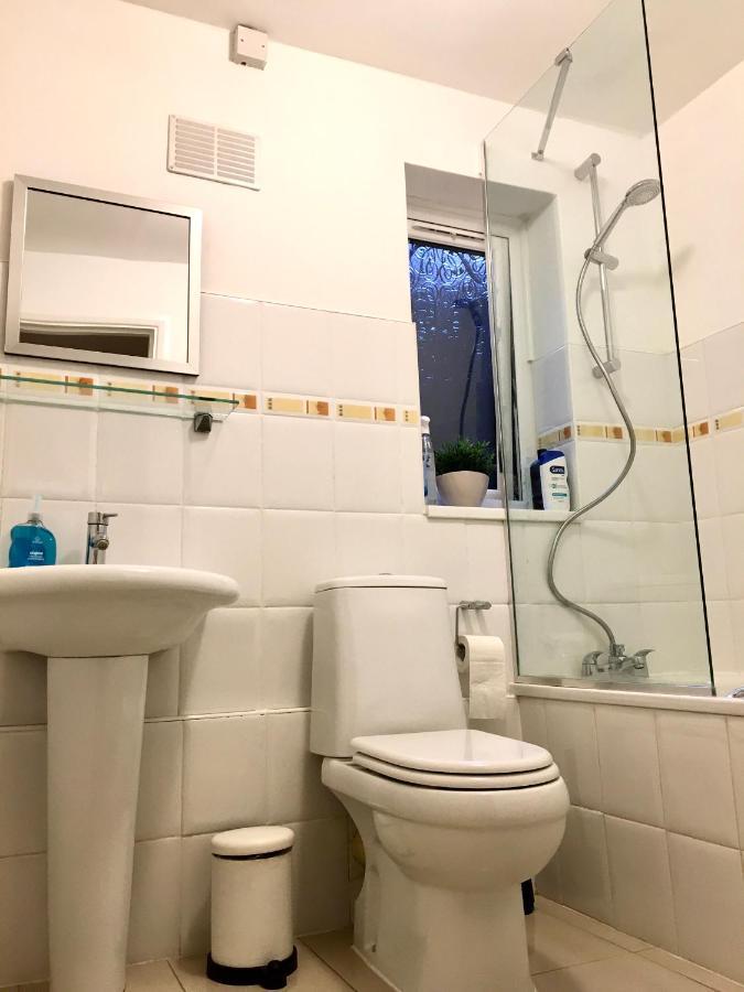 Double In The Heart Of Kingston Upon Thames In London Apartment